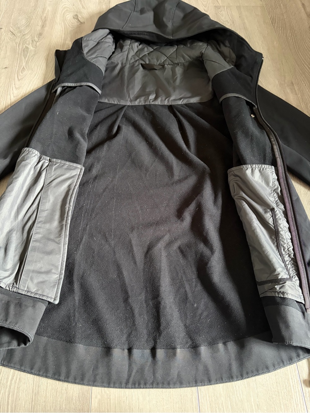 Lululemon Studio Soft Shell size 8 - Picture 4 of 10